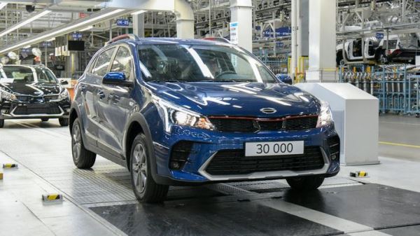 В России неожиданно подорожали две дешевые Kia под российским брендом. Сколько они стоят