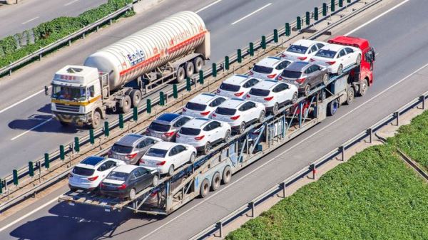 Нарасхват: россияне стали в 4 раза чаще привозить подержанные автомобили из Китая