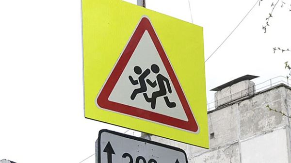 В Надыме пересмотрят дорожные знаки на опасном участке после жёсткого ДТП с ребёнком