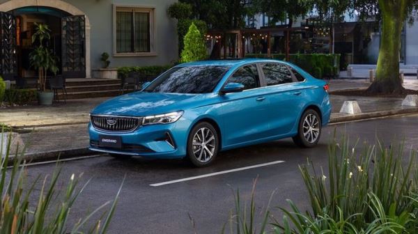 В России резко подешевел самый доступный Geely. Его можно купить дешевле «Лады»