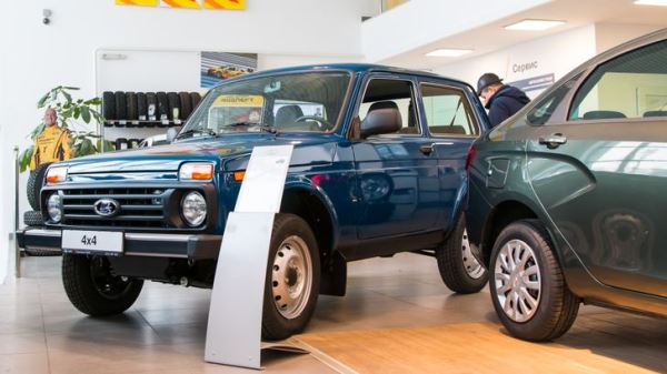 Могут ли дилеры продавать автомобили «Лада» с «допами»: АвтоВАЗ ответил на волнующий вопрос