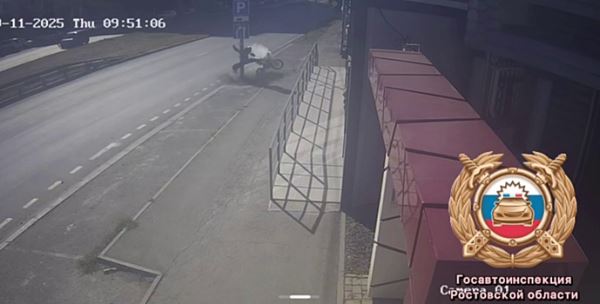 В Аксайском районе несовершеннолетний водитель врезался в дорожный знак на питбайке