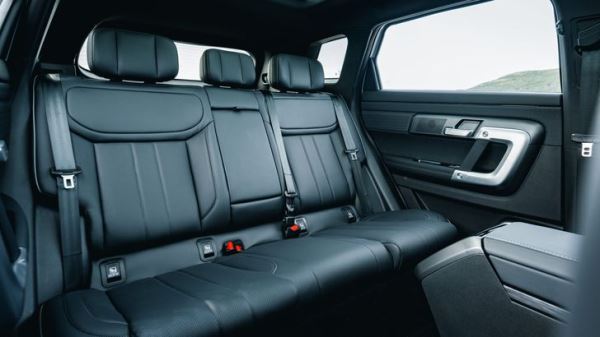 С дизайном в стиле Land Rover: самый популярный кроссовер Jaecoo получил новую версию в России