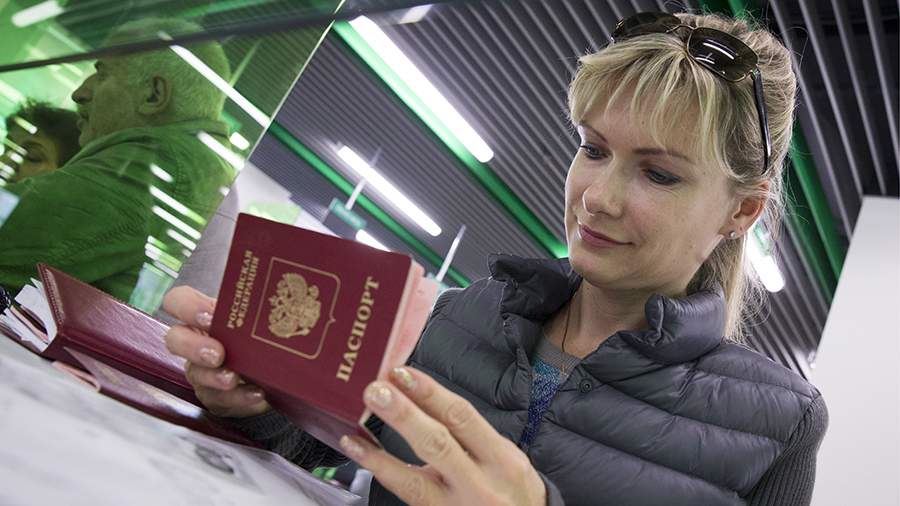 В ЕК заявили о кратном сокращении числа выданных россиянам шенгенских виз