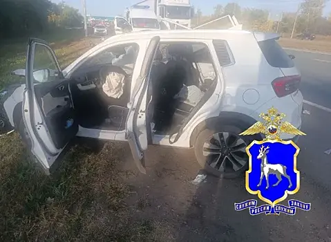 В Самарской области около села Белозерки женщина на Chery врезалась в фонарный столб