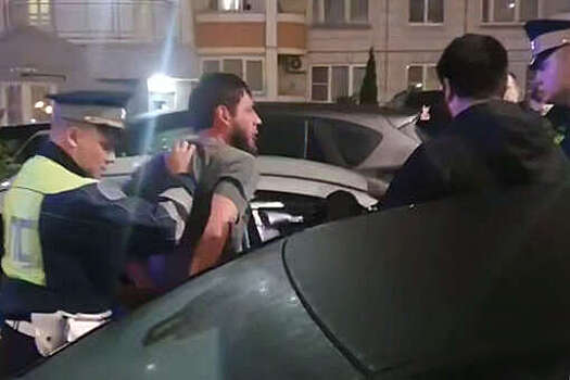 В Балашихе на видео сняли дебошира, который устроил драку после жесткого ДТП