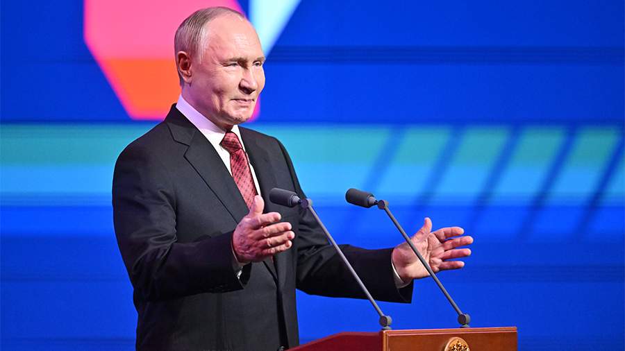 Путин назвал Москву крепким тылом для Российской армии