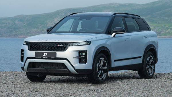 С дизайном в стиле Land Rover: самый популярный кроссовер Jaecoo получил новую версию в России