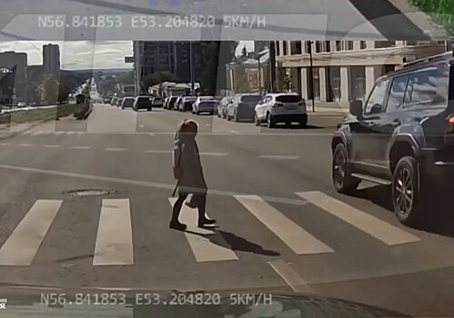 В Тюмнской области сотрудники Госавтоинспекции провели для школьников теоретические и практические занятия по отработке навыков безопасного поведения на пешеходном переходе