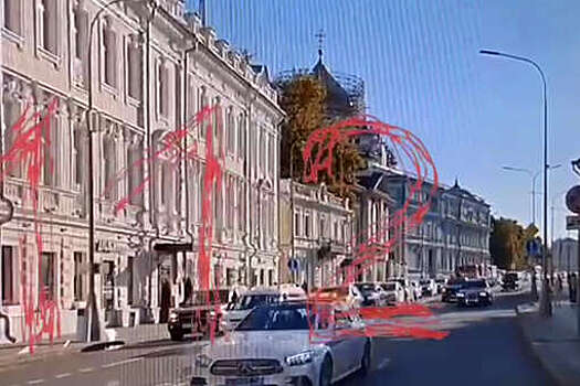 112: в Москве иномарка вылетела с тротуара на дорогу и врезалась в авто ДПС