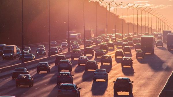 В Москве обвалились продажи новых автомобилей: рейтинг из 10 марок