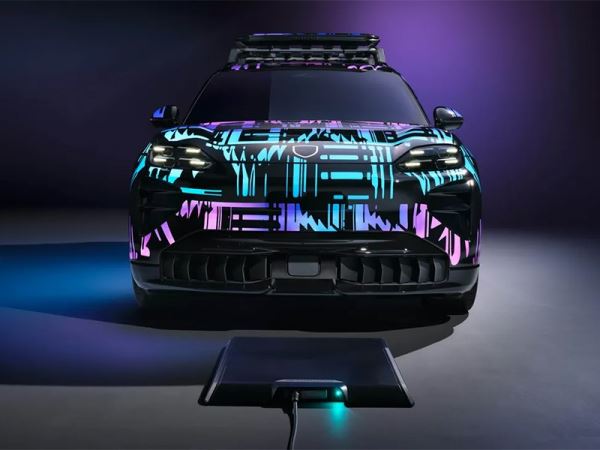 Porsche сделала беспроводную зарядку для электрического Cayenne