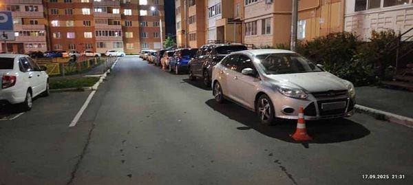 Пятилетний ребёнок попал под машину в одном из дворов Ижевска