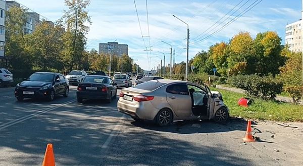 Ребенок и трое взрослых пострадали в массовом ДТП в Дзержинске
