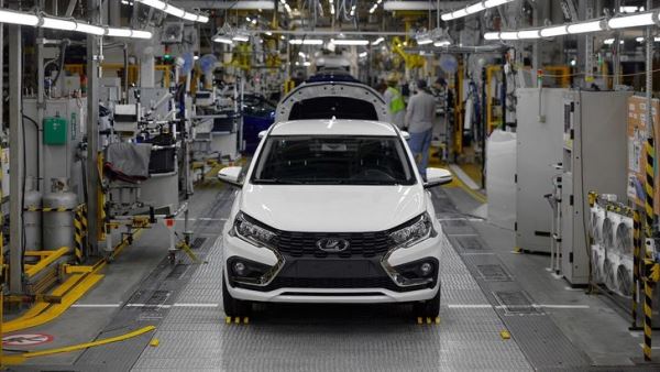 АвтоВАЗ отгружает дилерам новую дешевую «Ладу»