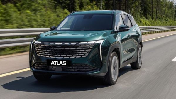 Популярный кроссовер Geely начали продавать дешевле «Лады». Сколько он стоит