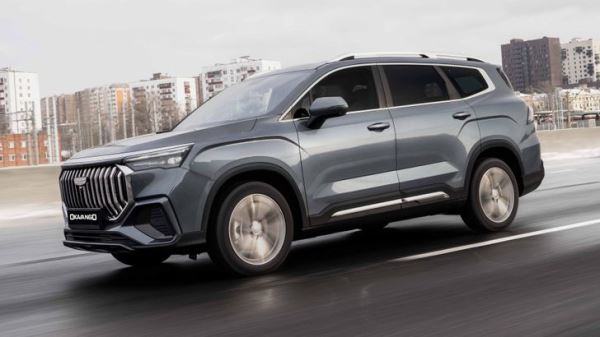 Популярный кроссовер Geely начали продавать дешевле «Лады». Сколько он стоит